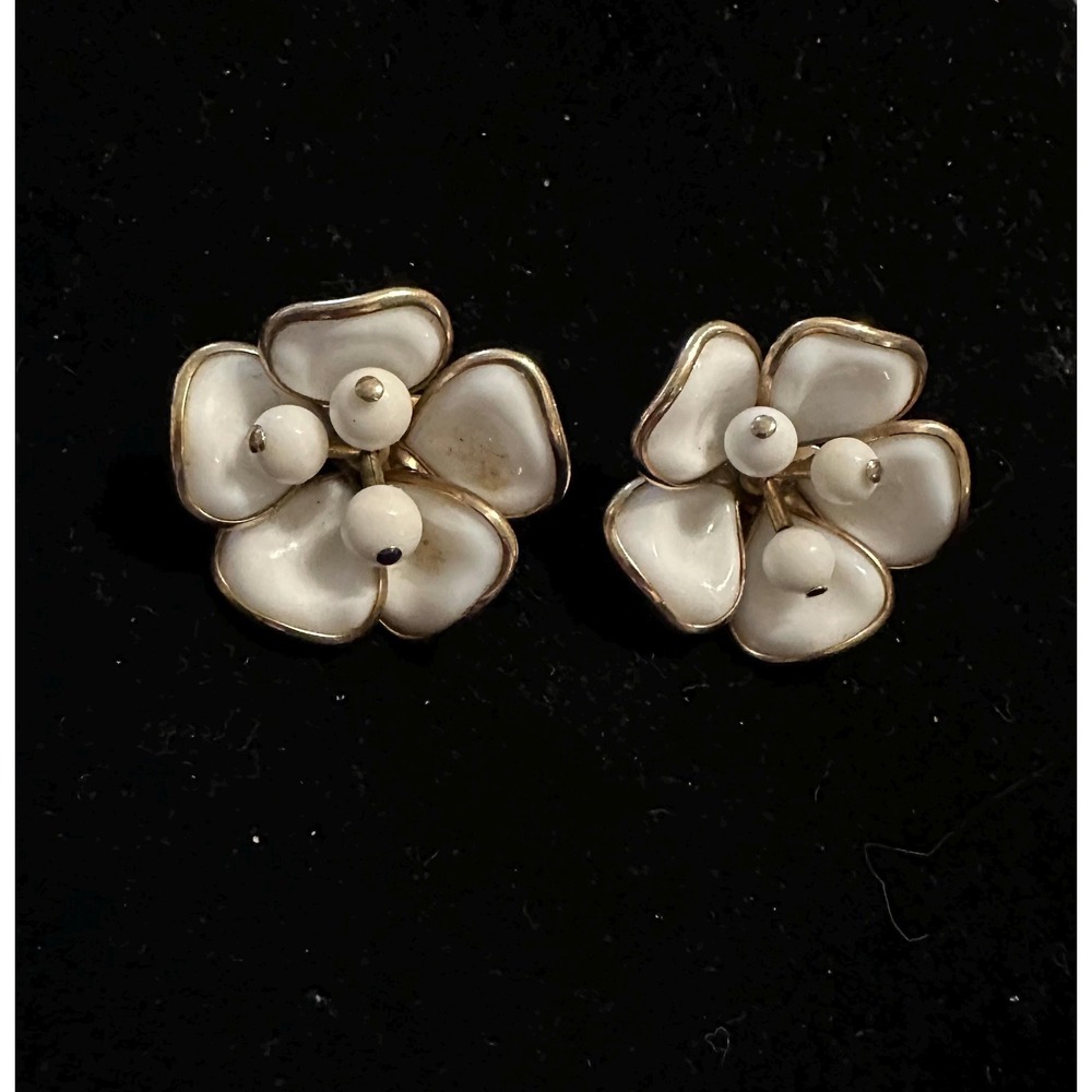 Vintage Trifari White‎ Poured Glass Flower Clip on Earrings